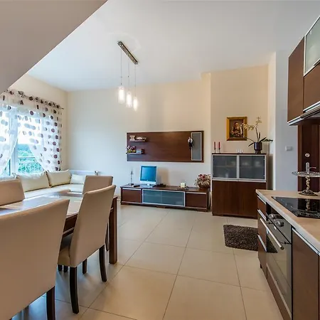 Apartment Mw Reja Ii